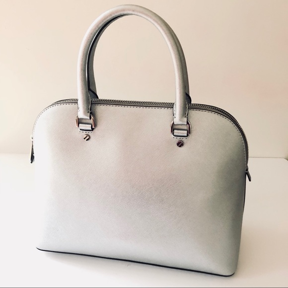 Silver Micheal Kors Cindy Handbag. - Picture 5 of 6